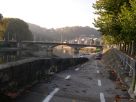  parking sur les berges au pied du pont Canot